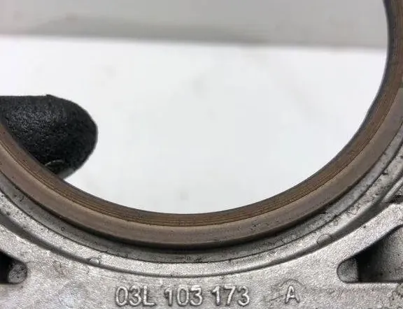 AUDI A4 allroad B8 (2009-2015) Допълнителни вътрешни части на двигателя 03L103173 32205708