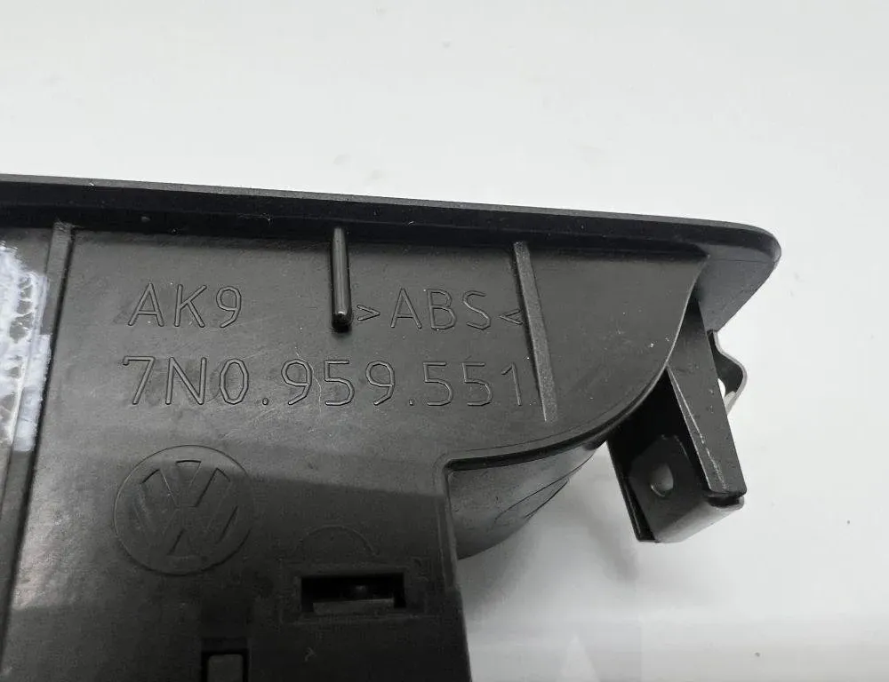 SEAT Alhambra 2 generation (2010-2021) Превключвател за управление на прозореца на задната дясна врата 7N0959551 31894772