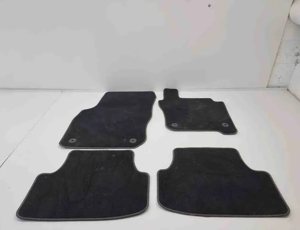 VOLKSWAGEN Golf 8 generation (2019-2023) Комплект постелки за под 5H2864435A,0002170210 32586397