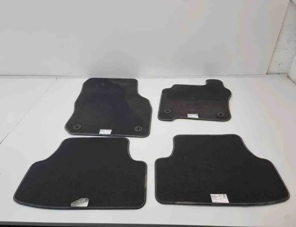 VOLKSWAGEN Golf 8 generation (2019-2023) Комплект постелки за под 5H2864435A,0002170210 32586397