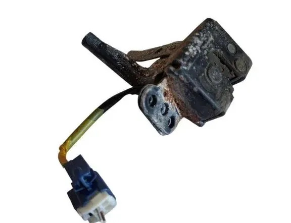 TOYOTA Yaris 3 generation (2010-2019) Заключване на багажника на задната врата 33246558