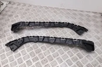 SKODA Octavia 3 generation (2013-2020) Скоба за задна лява броня 5E5807394,5E5807393 34750911