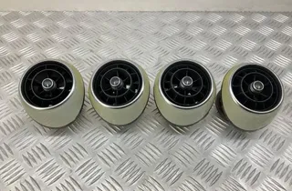 AUDI A1 8X (2010-2020) Вентилационни отвори на централната конзола 8X2820901,8X2820902,8X2820951 34715648