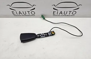 VOLVO V50 1 generation (2003-2012) Закопчалка на предна дясна седалка 6013208,052356122,601225300B 33964474