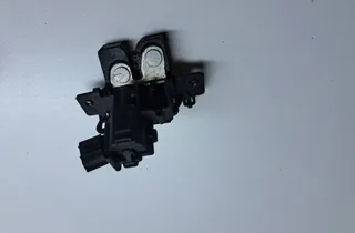 TOYOTA Yaris 3 generation (2010-2019) Заключване на багажника на задната врата 34994181