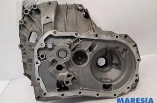 RENAULT Captur 1 generation (2013-2019) Корпус на скоростната кутия 304016619R,304017773R 32011971