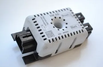 VOLKSWAGEN Golf 7 generation (2012-2024) Антенен усилвател с капак на багажника 5Q0035570 1567234