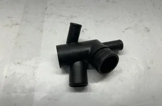 LAND ROVER Discovery Sport 1 generation (2014-2024) Фланец на охладителната система W5848 28258108