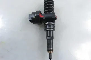 AUDI A4 B5/8D (1994-2001) Маслен инжектор 038130073F,0414720007 33617529