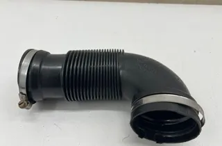 AUDI A4 B9/8W (2015-2024) Тръба за всмукване на въздух 06L129629A 34989043