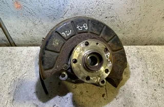 VOLKSWAGEN Passat B7 (2010-2015) Главина на предно ляво колело 35000777