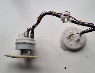 BMW 5 Series F10/F11 (2009-2017) Горивна помпа в резервоара 33008511