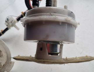 BMW 5 Series F10/F11 (2009-2017) Горивна помпа в резервоара 33008511